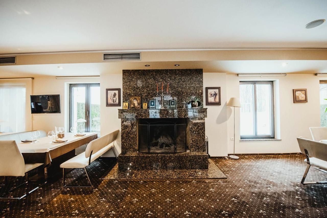 Hotel Villa Ekaterina Vakarel エクステリア 写真